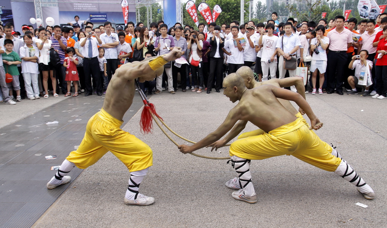 铜罗汉表演06.JPG