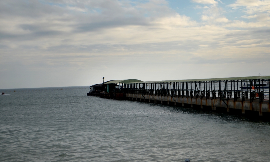 亚龙湾海边长廊