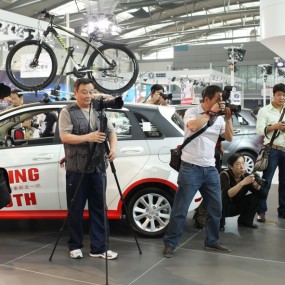 北汽车展人气旺 因有志玲大姐姐