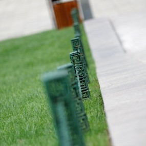 禁止行人踩踏草坪的栅栏