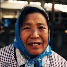 近摄接环拍的人像