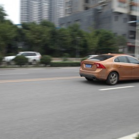 不同快门拍车