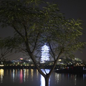 抓拍美女在浐灞的浪漫生日！