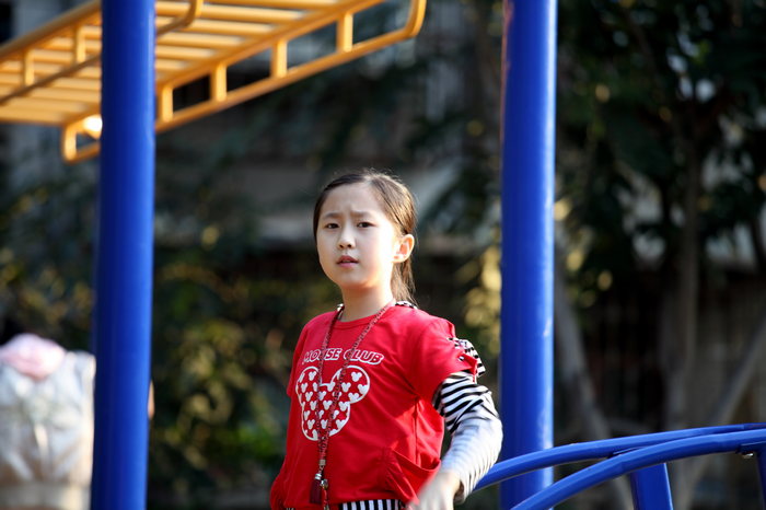 nEO_IMG_20110912秦川厂操场的小屁孩3024.jpg