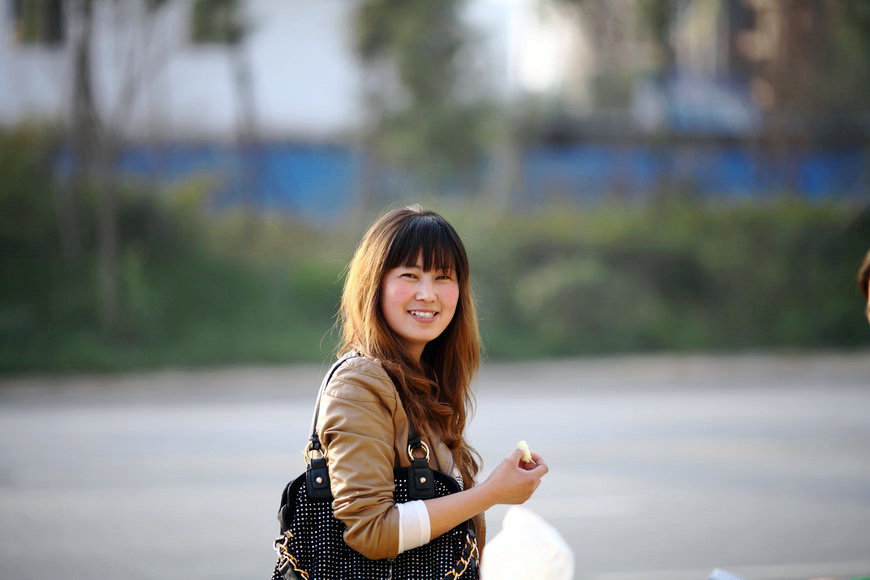 1028 街拍零食女生。猫咪和小狗5046_调整大小.JPG