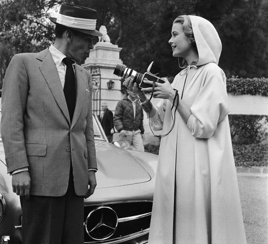 Grace-Kelly-Photographing-Frank-Sinatra-Original-caption-01-22-1956-Hollywood-CA-Frank-Sinatra-.jpg