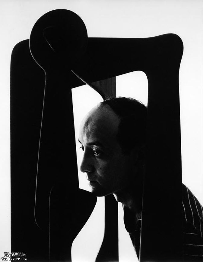 Isamu-Noguchi-New-York-NY-1947.jpg