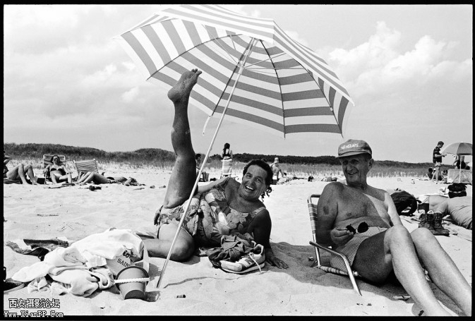 Annies-parents-Peters-Pond-Beach-Wainscott-Long-Island-1992-673x455.jpg