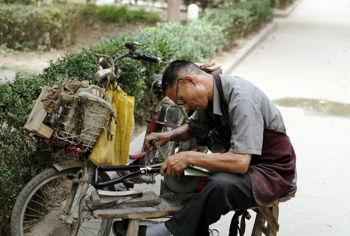 0724 磨刀人和工兵锹07.JPG