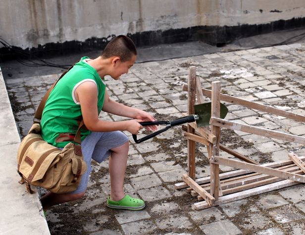 0724 磨刀人和工兵锹31.JPG