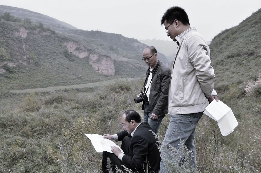 此处可以建一个滚水坝