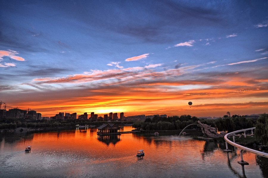 胡子戈 南湖夕阳.jpg