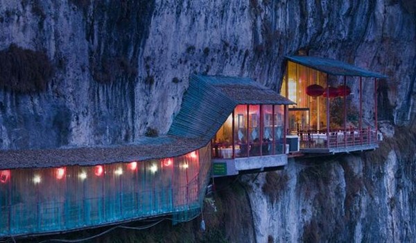 20中国湖北长江上方三游洞附近的餐绾.jpg