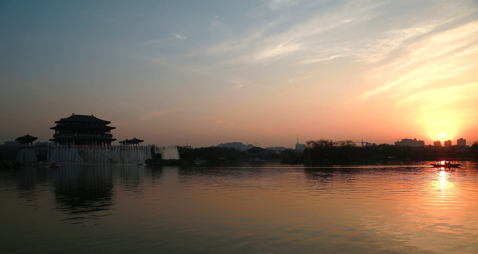 龙湖夕阳1.jpg