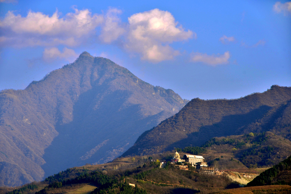 桃花盛开的 山村 (13).jpg