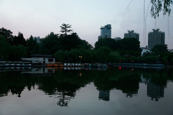 夏夜里兴庆湖