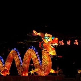 金龙闹春