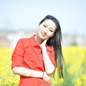 花美人更美（油菜花与美女）