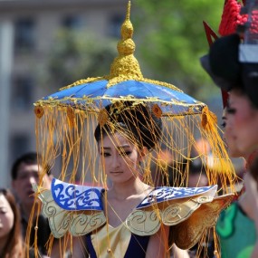 4月23日我就拍了一张金色女孩