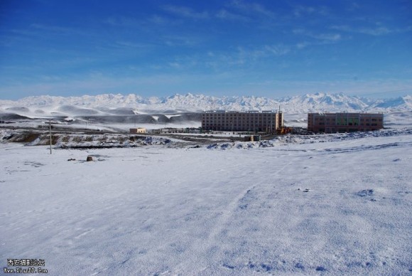 伊犁天山雪景