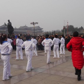 大雁塔南广场上的集体健身操表演（现场实拍）