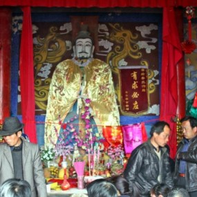 大荔双泉蔡庄村“三义庙会"搭台经济“唱大戏 ”