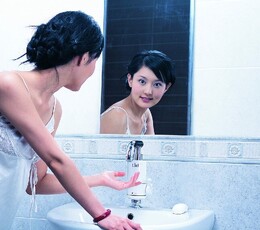 镜中的佳丽