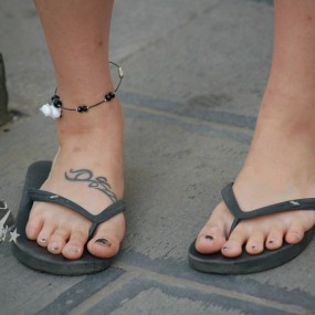 【时尚街拍】★C.罗原创★黑色阿迪短裙