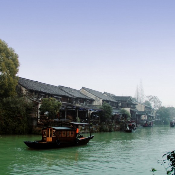 小雨中的乌镇